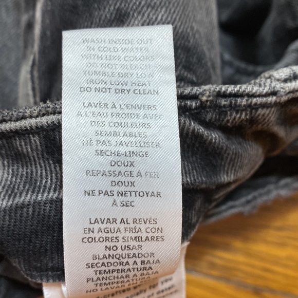 Good American Jeans Faded Black Distressed Knee Size 26 NWOT - Picture 8 of 14